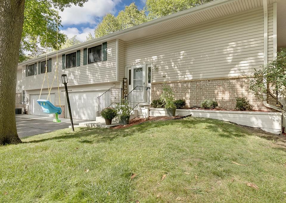 2nd image of 3664 Denmark Ave