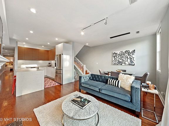 4th image of 3045 N Damen Ave