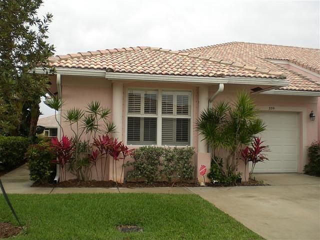 End Unit Lake Villa with 1 Car Garage