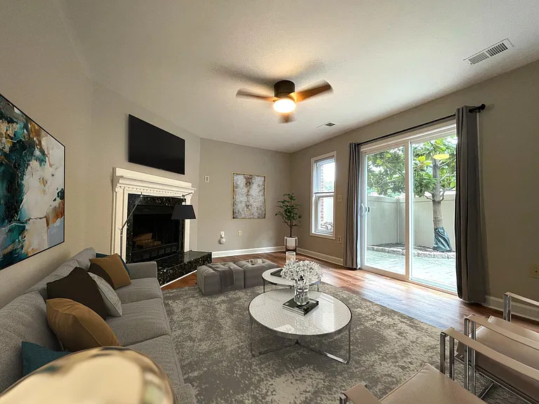 689 W Glebe Rd — Photo 2