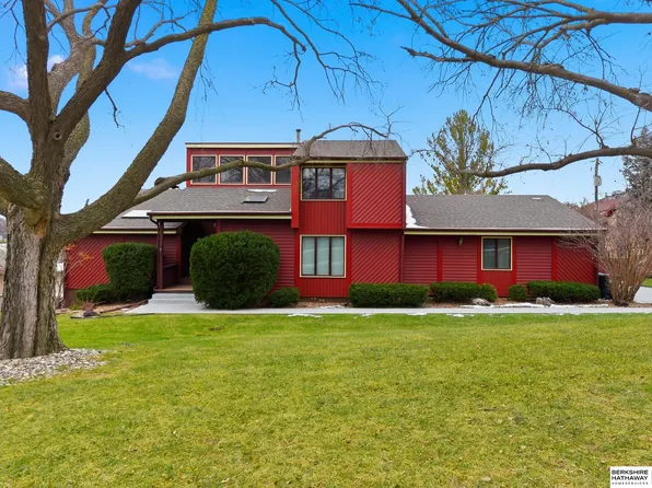 8514 Douglas St, Omaha, NE 68114