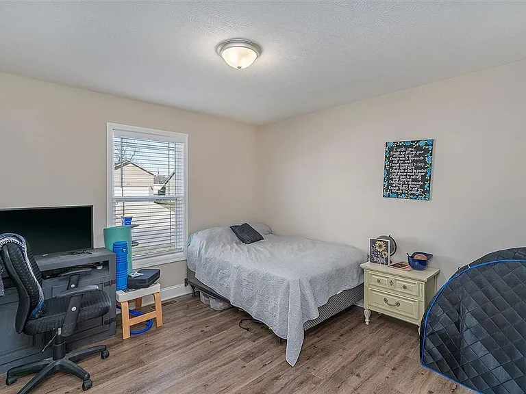 692 Northridge Dr — Photo 2