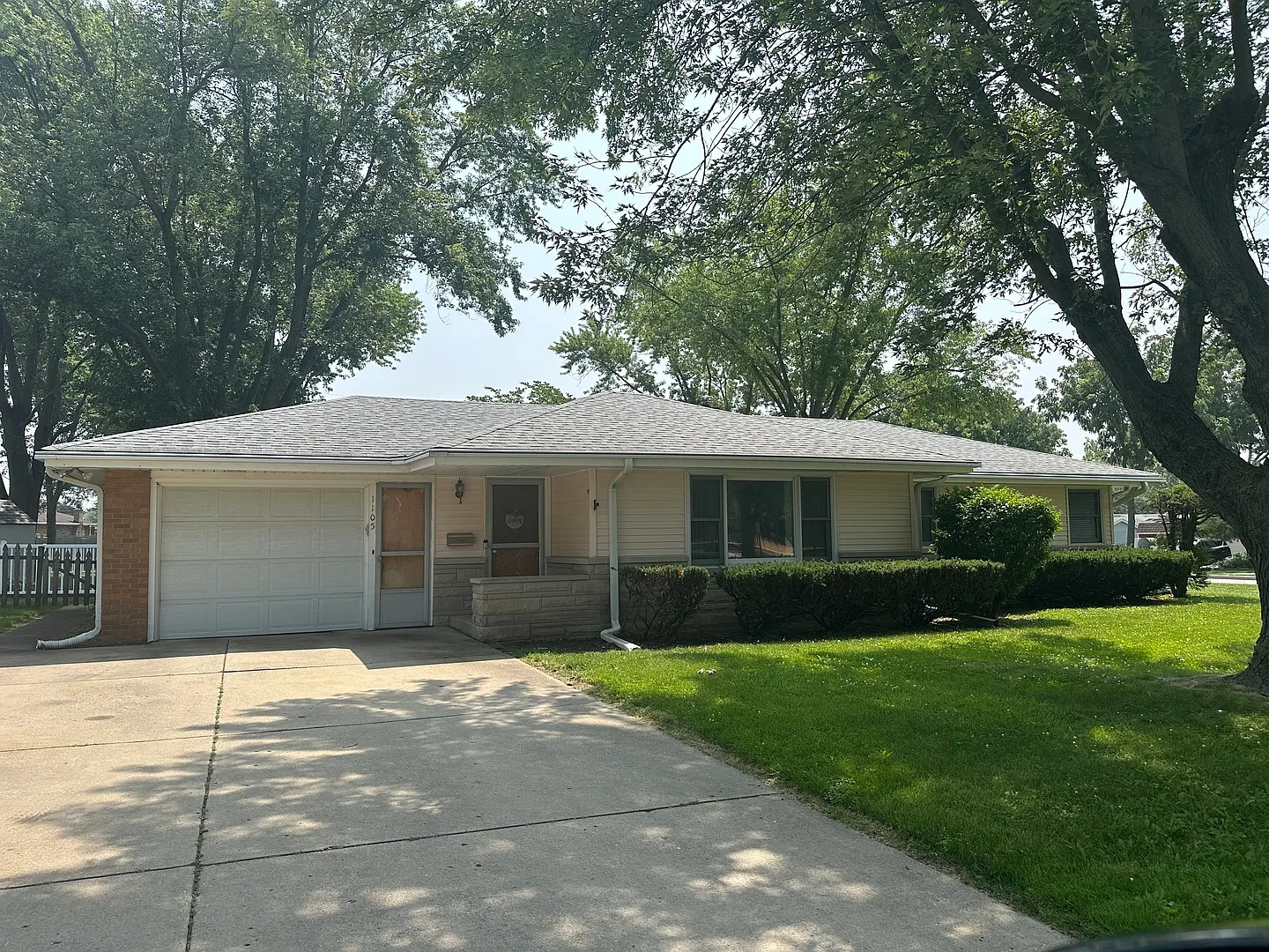 1105 Maple Ct photo 1