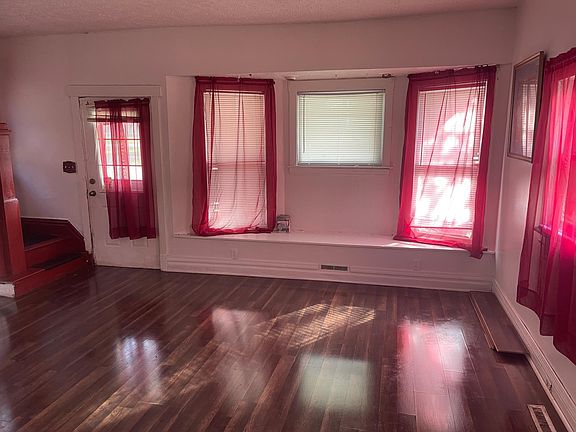 4th image of 302 N Central Ave