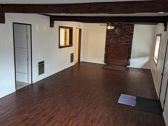 3rd image of 409 Roosevelt St