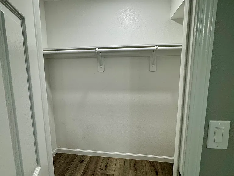 Maple Palace Luxury Apartments — Photo 9