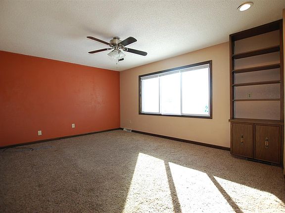 4th image of 1005 8th St SE