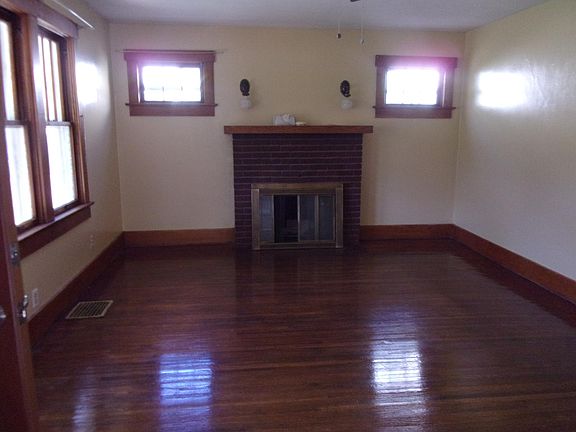 5th image of 106 E 19th Ave