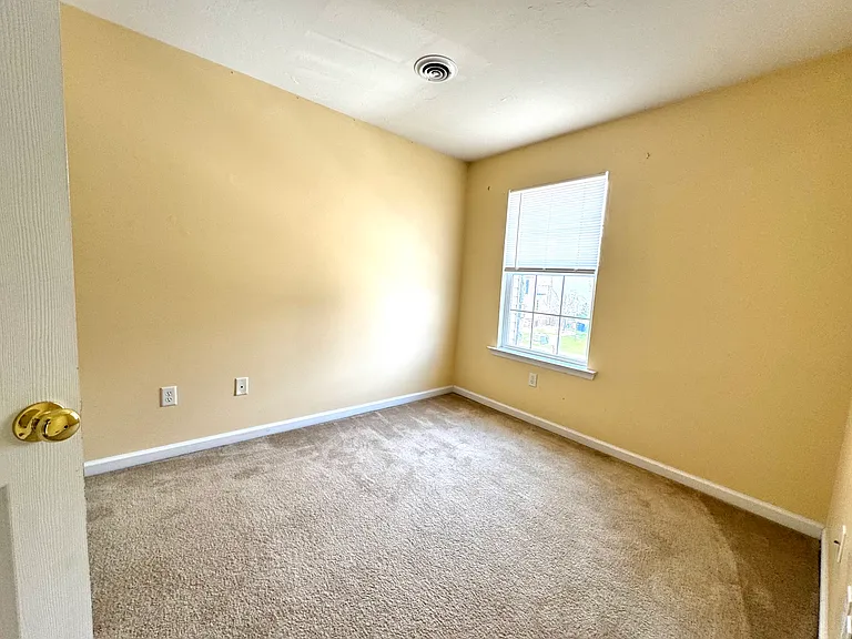 33 Sara Ln — Photo 13