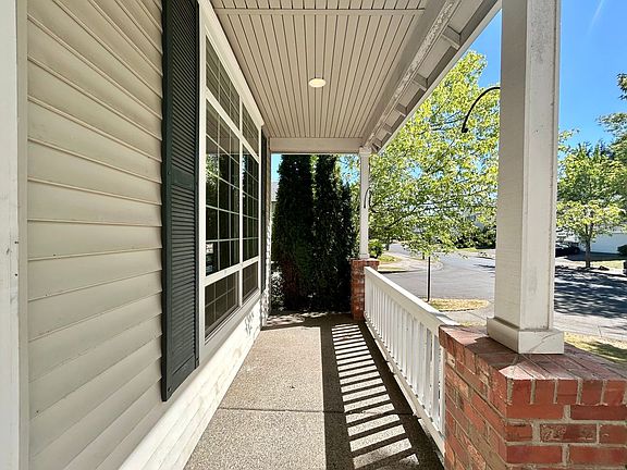3rd image of 2420 NE 10th Ave
