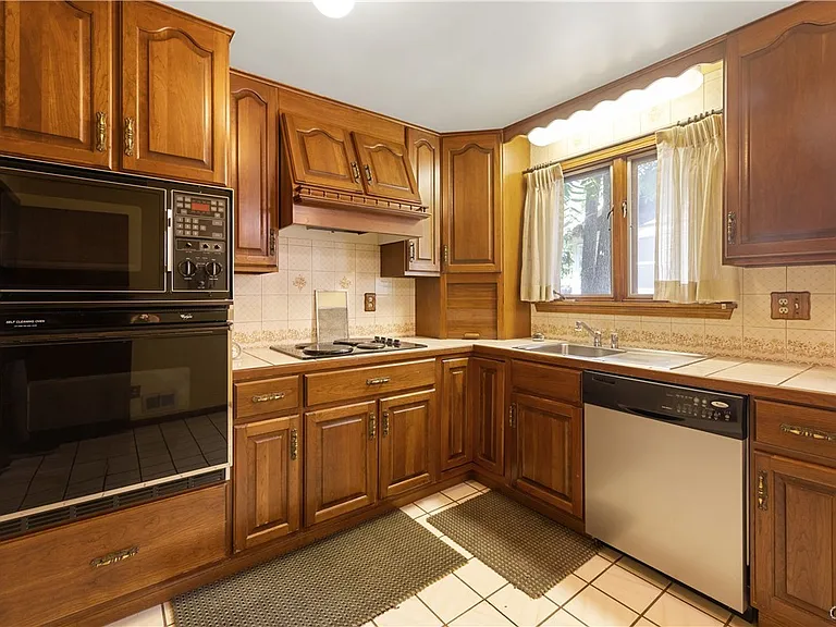 444 Buckingham Ave — Photo 11