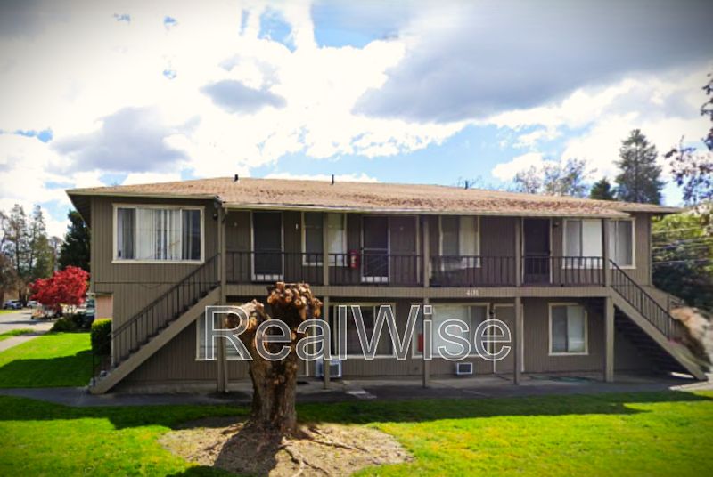 1st image of 401 SE 9th St Unit D
