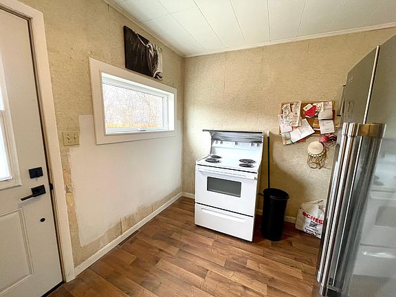 4th image of 1819 9th St E