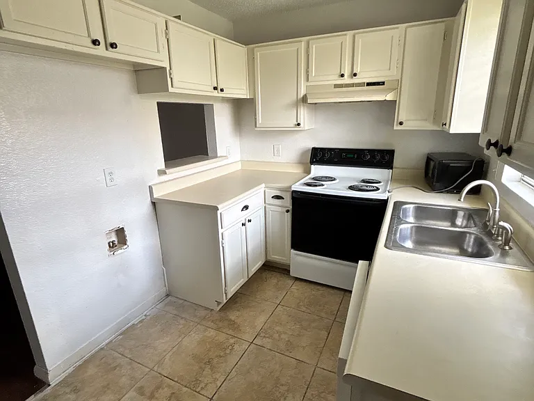 804 Saint Andrews Ct — Photo 12