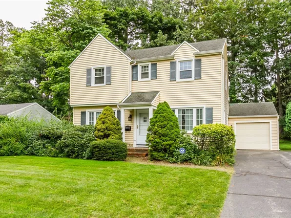57 Pinecrest Dr, Rochester, NY 14617