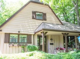 1826 W Holmes Ct, Milwaukee, WI 53221