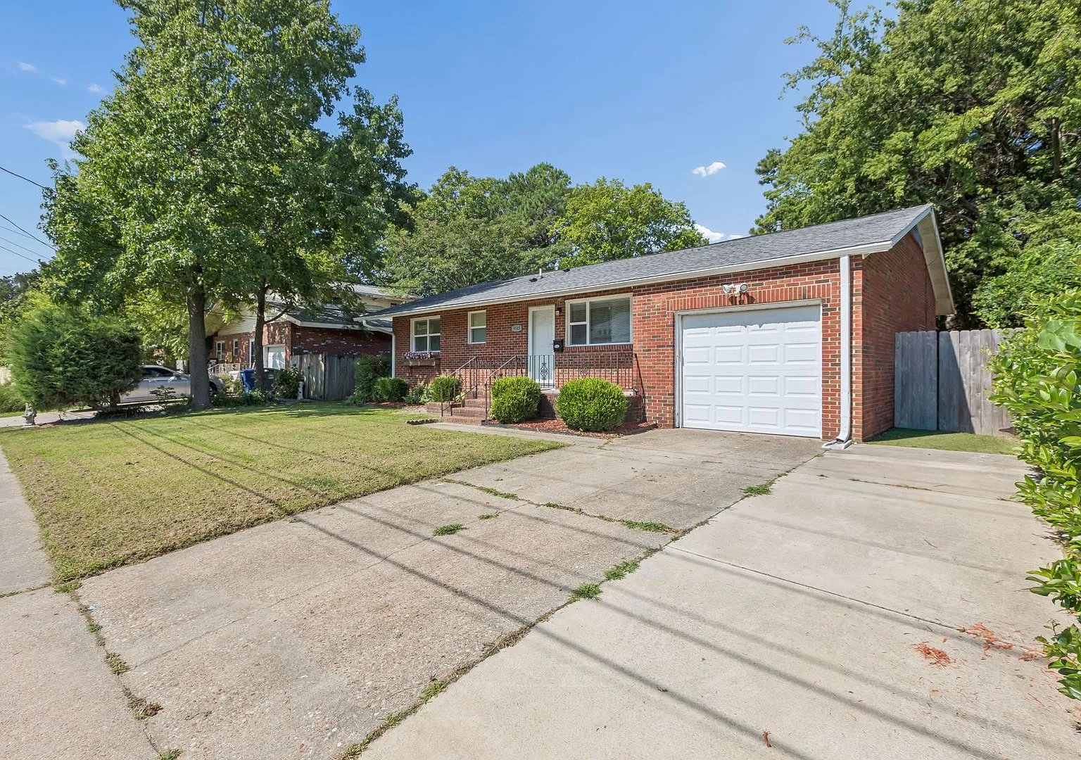 Move In Ready 3 Bedroom Ranch in Bayview! — Photo 4
