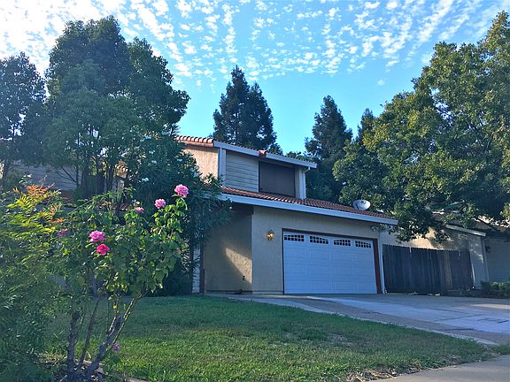 3rd image of 3151 Doroteo Way