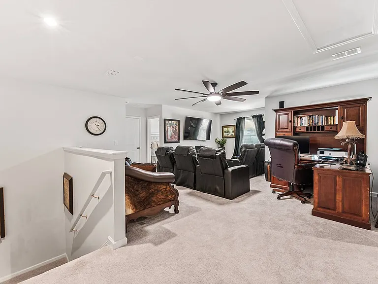 331 Fox Glen Dr — Photo 10
