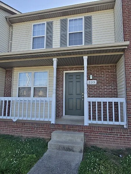 2 bed, 1.5 bath, 1100 sqft, $995 — Photo 2