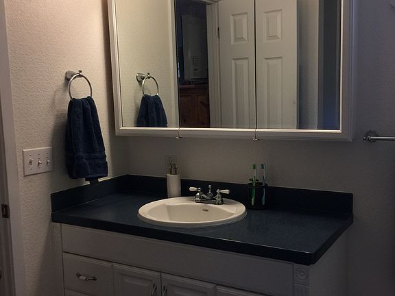 5th image of 704 Tanglewood Dr