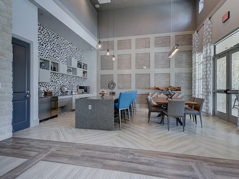 Estraya Westover Hills Apartments — Photo 15