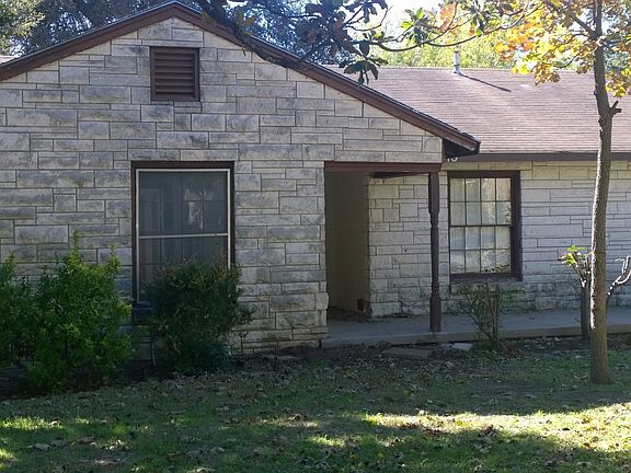 2nd image of 415 E Lamar Dr