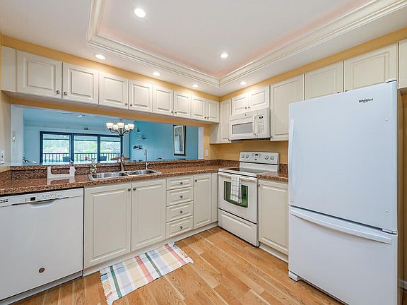 5th image of 5784 Deauville Cir APT B301