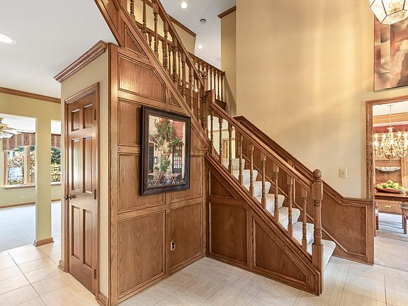 5th image of 735 Greenhurst Dr