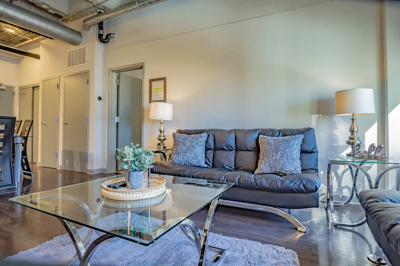 1 bed, 1.0 bath, 742 sqft, $5,339 — Photo 2