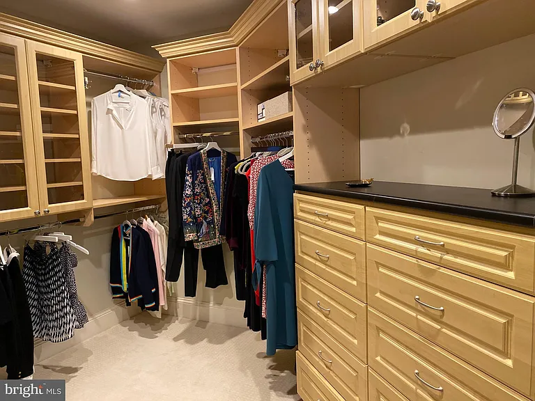 2138 Patrick Henry Dr — Photo 31