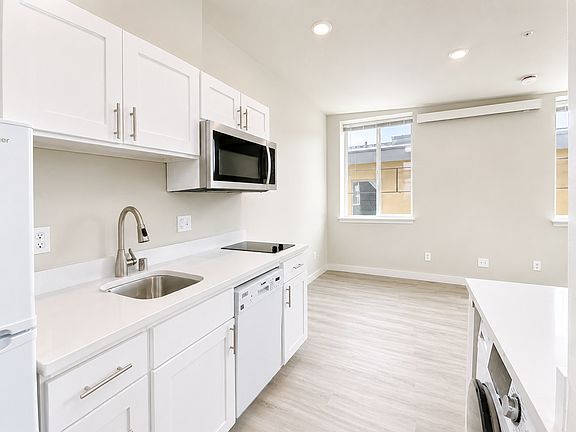 2nd image of 5014 15th Ave NE #B02