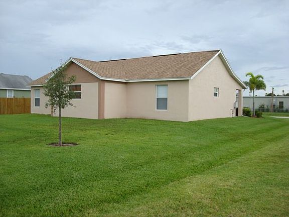 2nd image of 537 SW Nautical Ave
