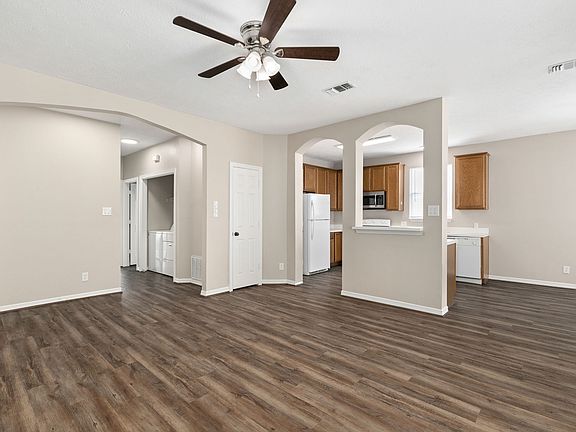 4th image of 345 Stone Hill Dr APT 2