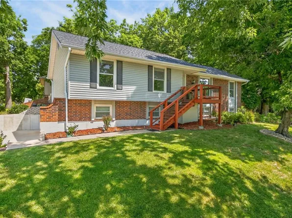 7401 N Strathbury Ave, Kansas City, MO 64151