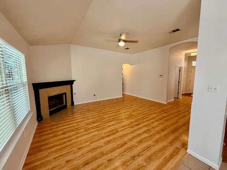1517 Hawk Dr — Photo 9