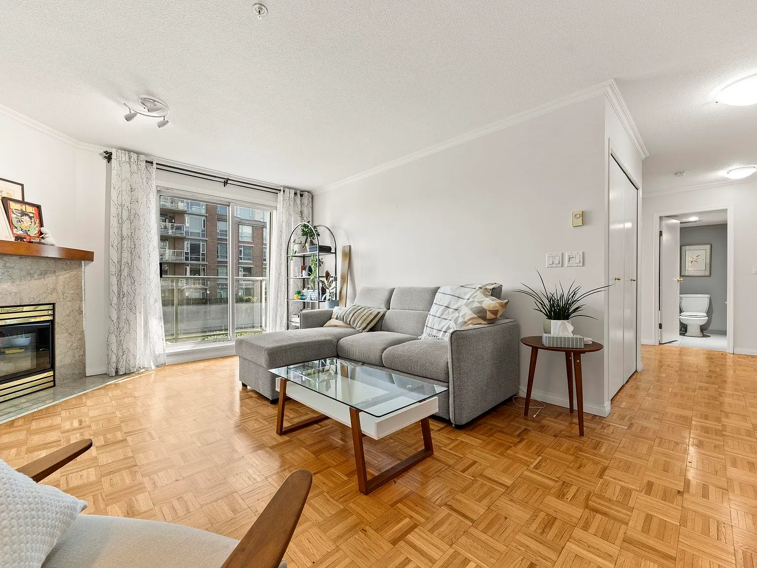 2 bed, 875 sqft, $2,595 — Photo 3
