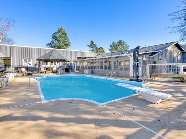 173 Woodcroft Ln, Denison, TX 75021