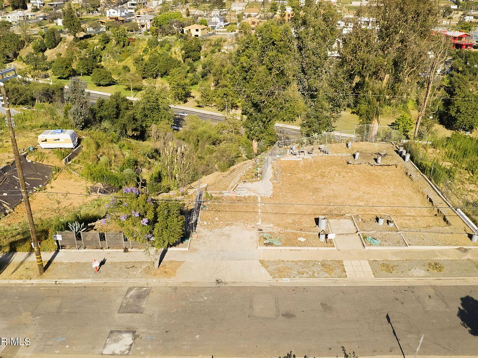 1st image of 558 Erskine Dr