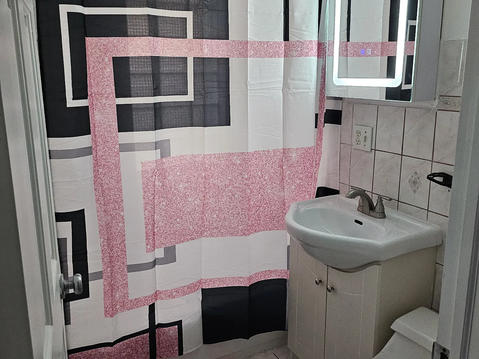 2 bed, 750 sqft, $1,350 — Photo 1