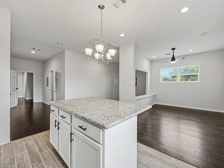 5302 Saxon Dr #1/2 — Photo 9