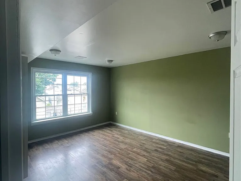 240 Maple St #3 — Photo 13