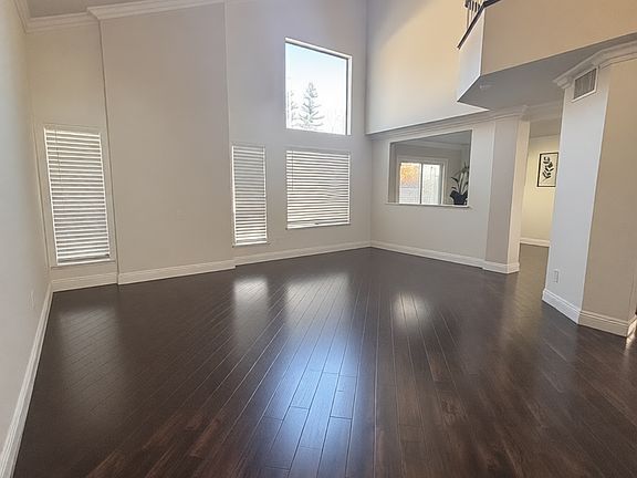3rd image of 3121 Greycrest Ct