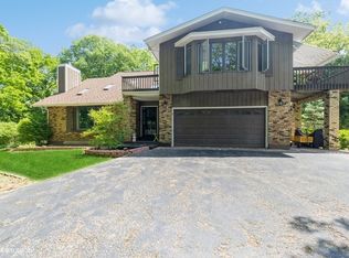 9820 Hillandale Rd, Richmond, IL 60071