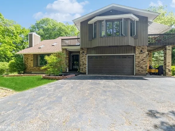 9820 Hillandale Rd, Richmond, IL 60071