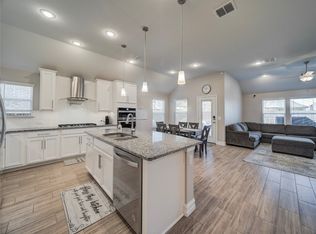 1064 Pinnacle Breeze Dr, Fort Worth, TX 76052