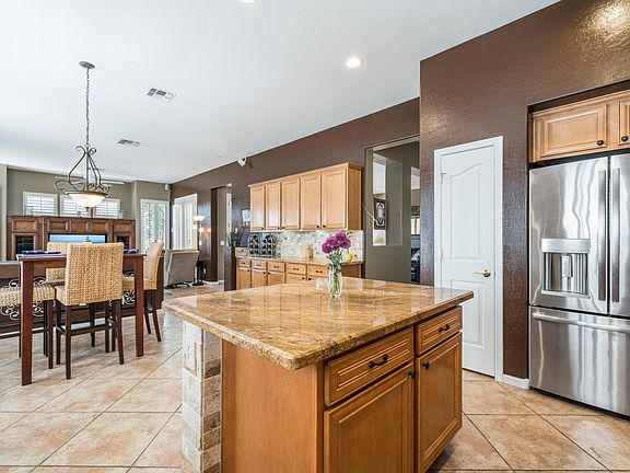 2nd image of 4019 E Meadowview Dr