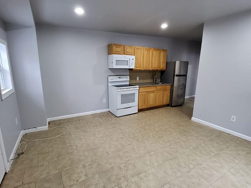 1st image of 30 W Wyneva St Unit 2
