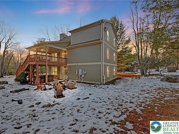 3rd image of 136 Pineknoll Dr