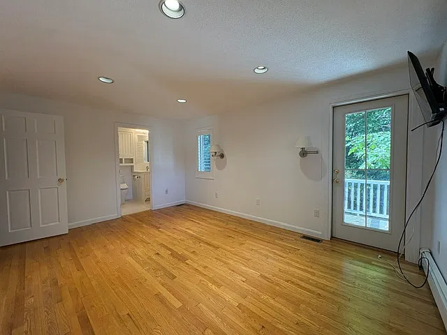 3 bed, 2.5 bath, 1455 sqft, $3,200 — Photo 3